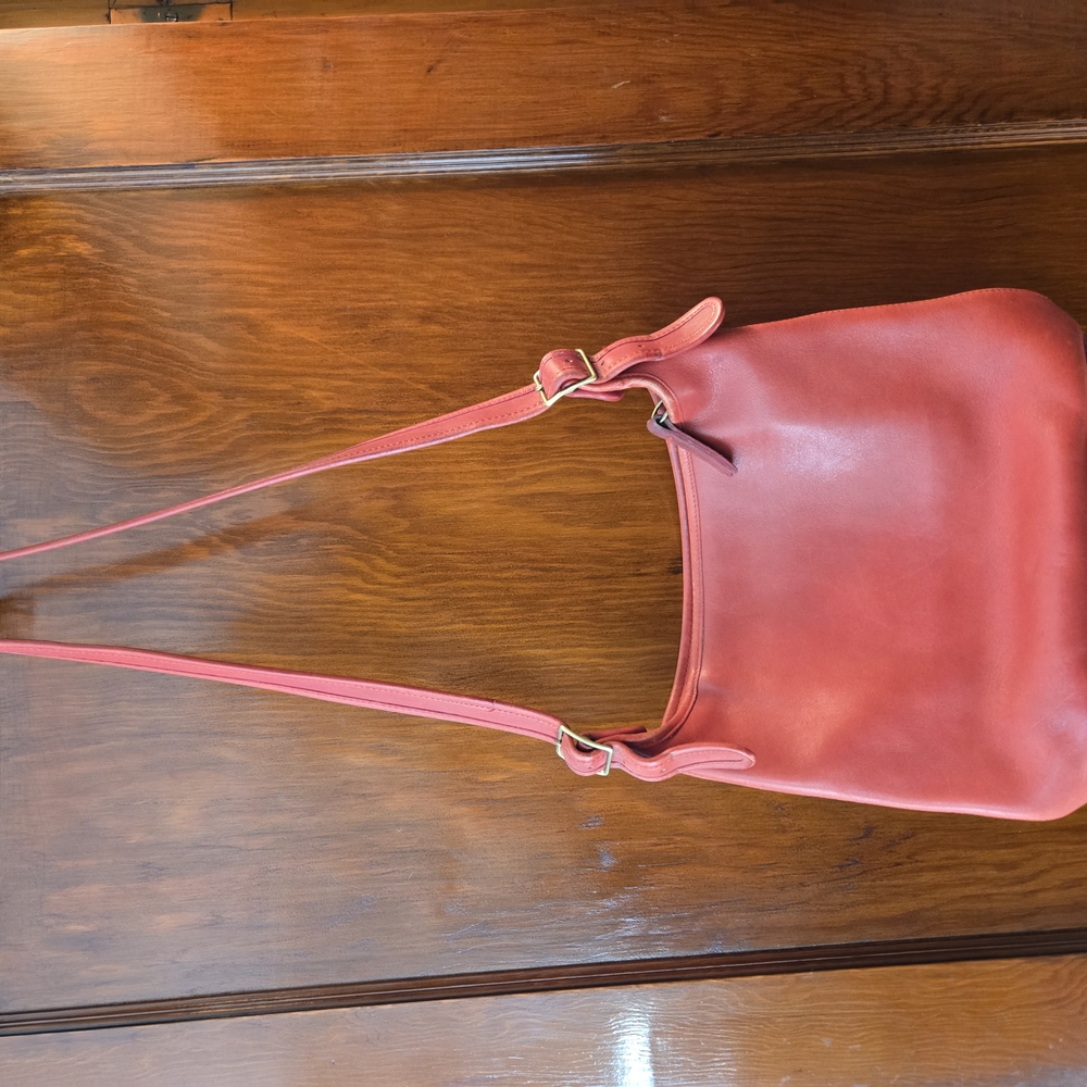 Elegant Red Leather Shoulder Bag